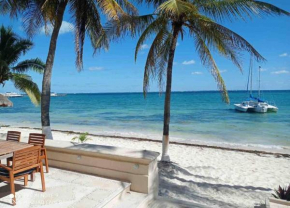 Luxurious Beachfront Getaway with Panoramic Views - Book Today